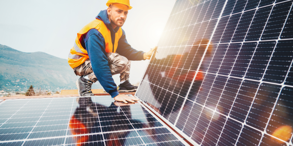Risparmio energetico e affidabilità: perché i professionisti del fotovoltaico scelgono Jasolar